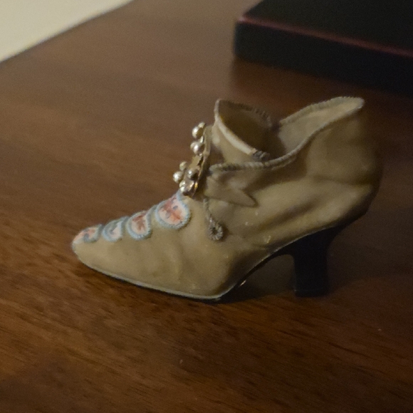 Vintage Embellished Shoe Table Ornament - Picture 2 of 6